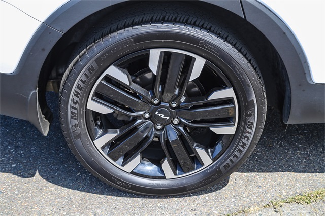 Vehicle image 10 of 27