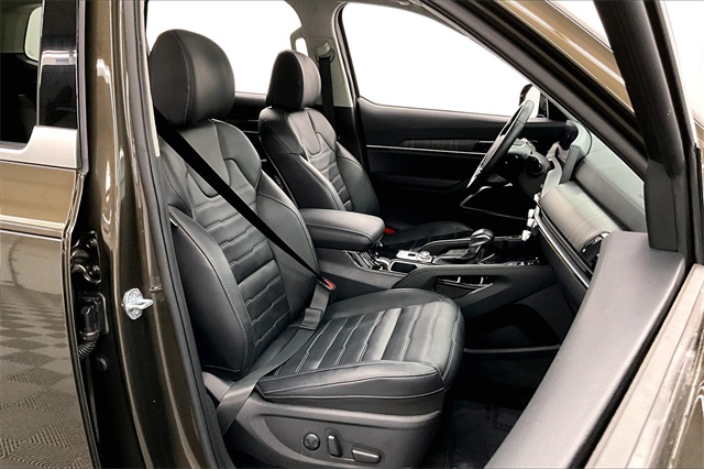 Vehicle image 9 of 41