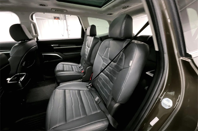 Vehicle image 23 of 41