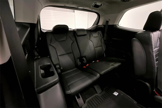 Vehicle image 31 of 41