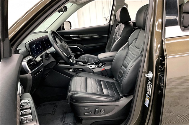 Vehicle image 22 of 41
