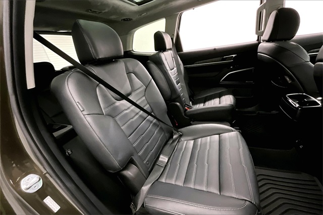 Vehicle image 24 of 41