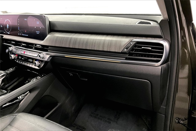 Vehicle image 17 of 41