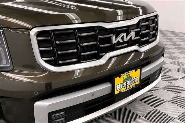 Vehicle image 33 of 41