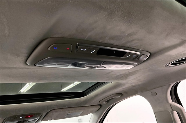 Vehicle image 32 of 41