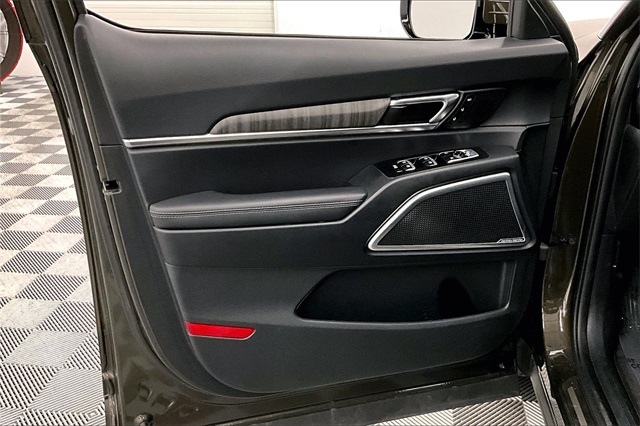Vehicle image 19 of 41
