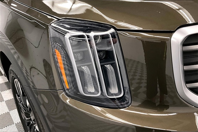 Vehicle image 34 of 41