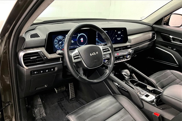 Vehicle image 14 of 41