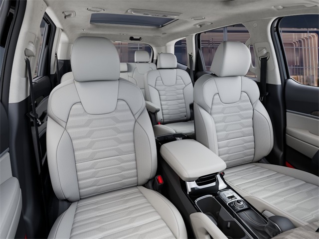 Vehicle image 17 of 28