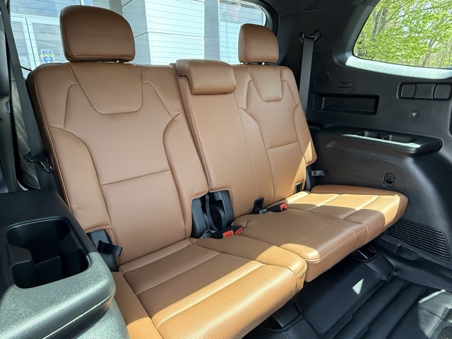 Vehicle image 27 of 69