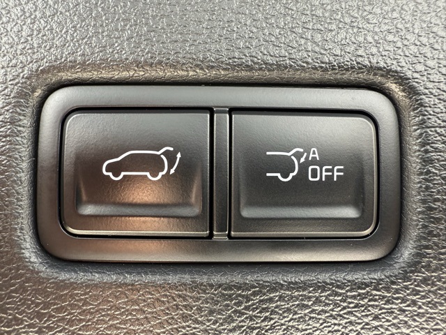 Vehicle image 17 of 69
