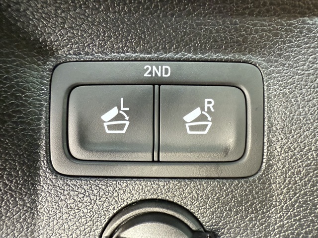 Vehicle image 18 of 69