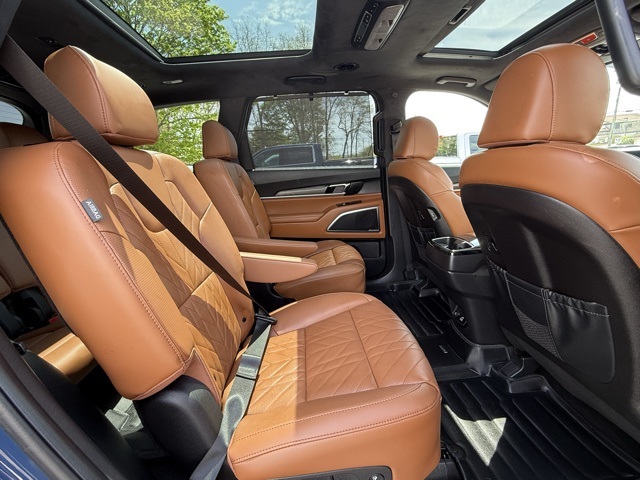 Vehicle image 25 of 69