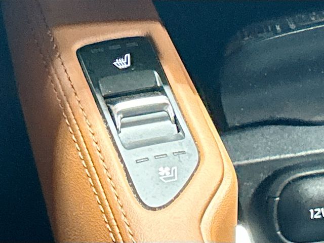 Vehicle image 21 of 37
