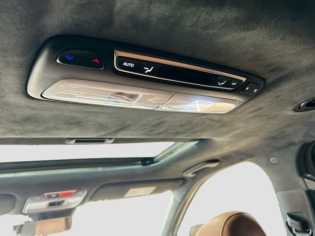 Vehicle image 27 of 37