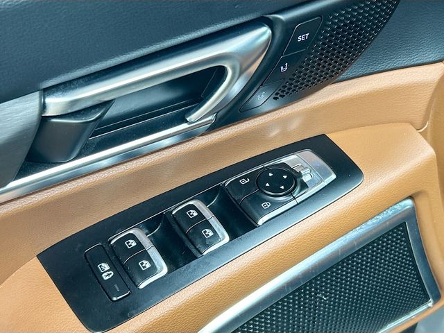 Vehicle image 18 of 37