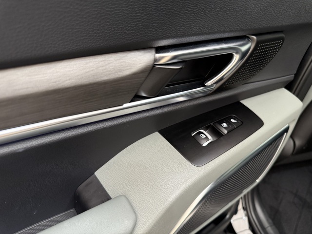 Vehicle image 26 of 47