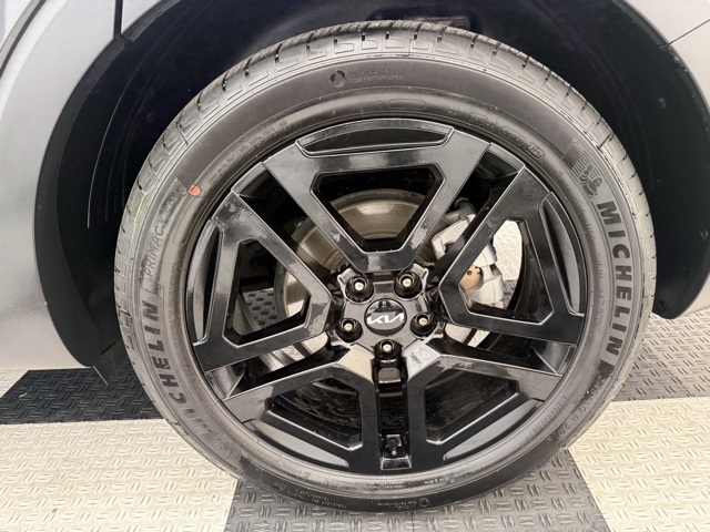 Vehicle image 7 of 47
