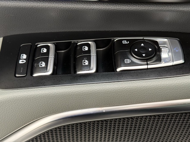 Vehicle image 30 of 47