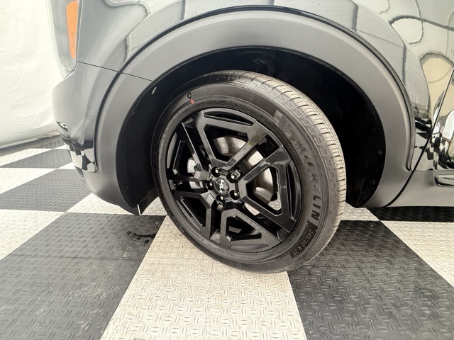 Vehicle image 8 of 47