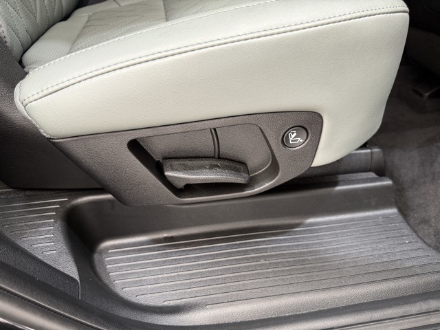 Vehicle image 36 of 47