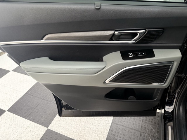 Vehicle image 24 of 47