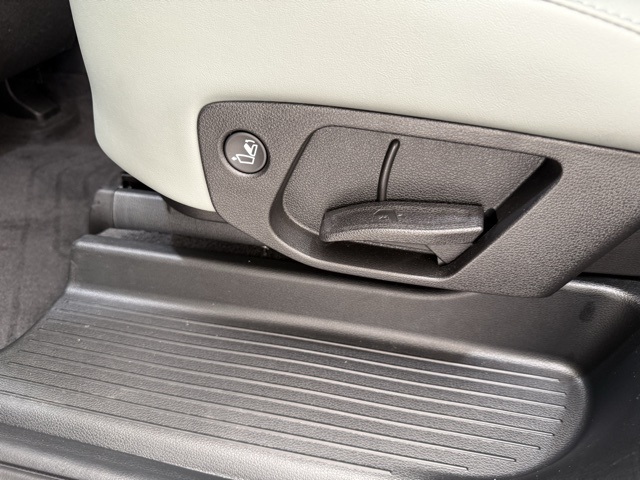 Vehicle image 45 of 47