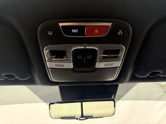 Vehicle image 33 of 47