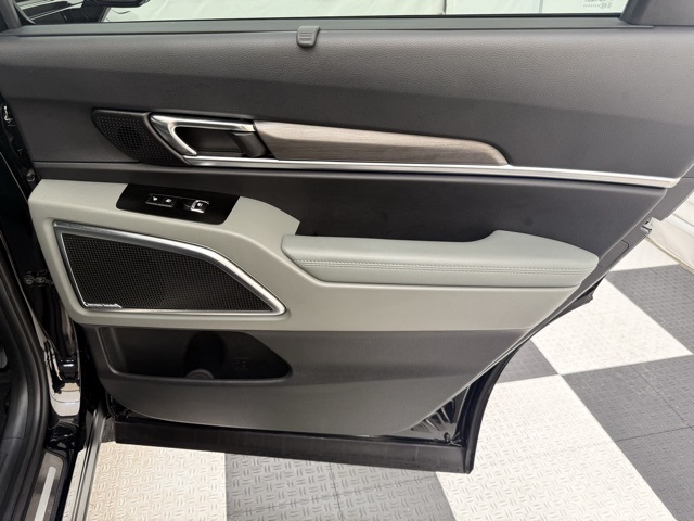 Vehicle image 25 of 47