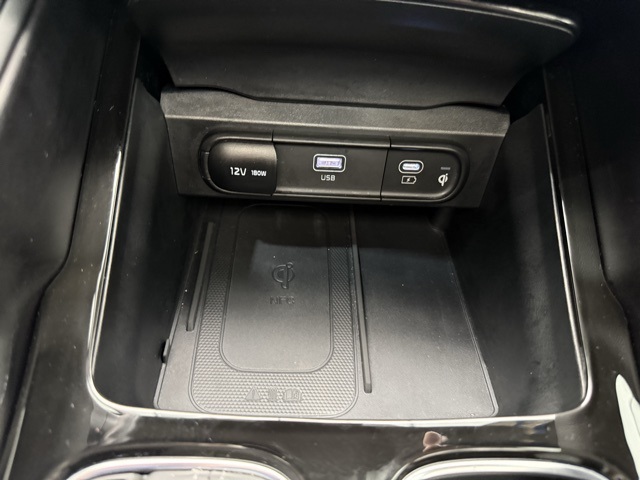 Vehicle image 32 of 47