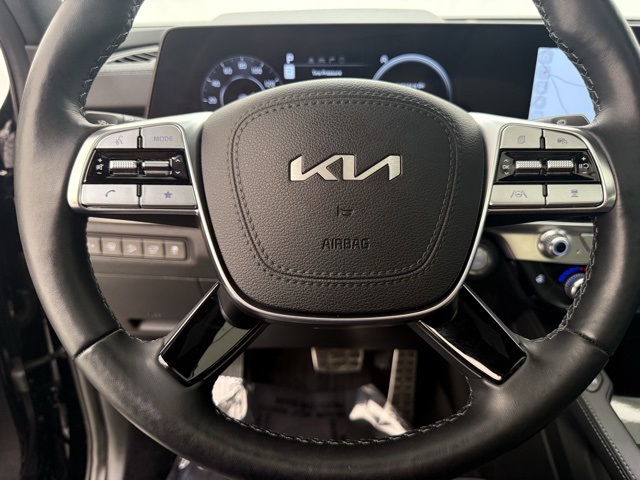 Vehicle image 17 of 47