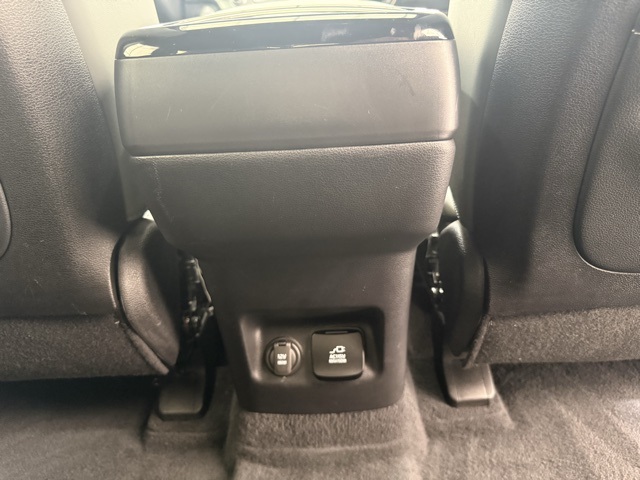 Vehicle image 34 of 47