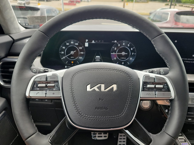 Vehicle image 17 of 33