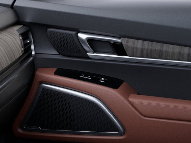 Vehicle image 21 of 33