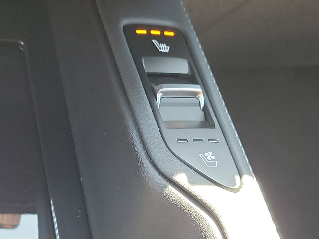 Vehicle image 24 of 33