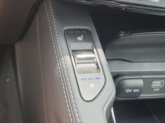Vehicle image 21 of 33