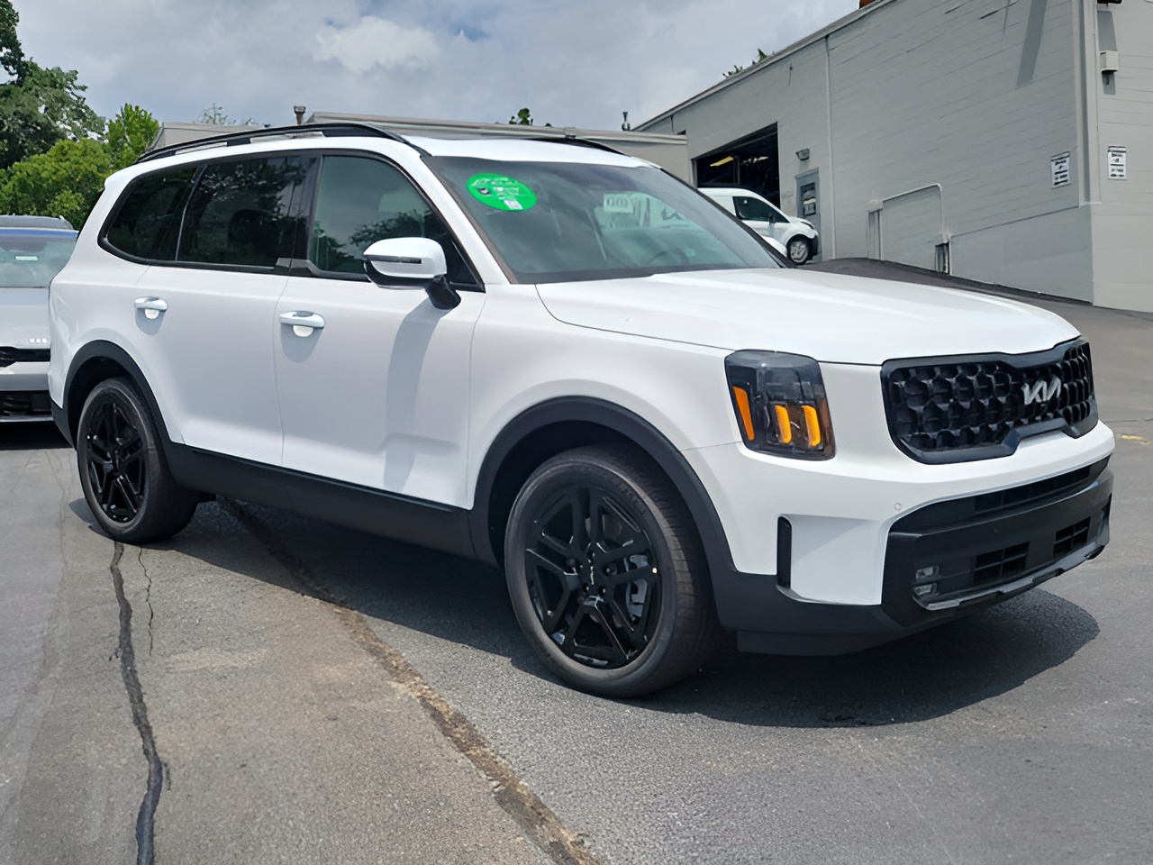 Vehicle image 29 of 33