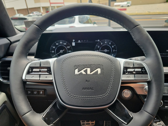 Vehicle image 16 of 33