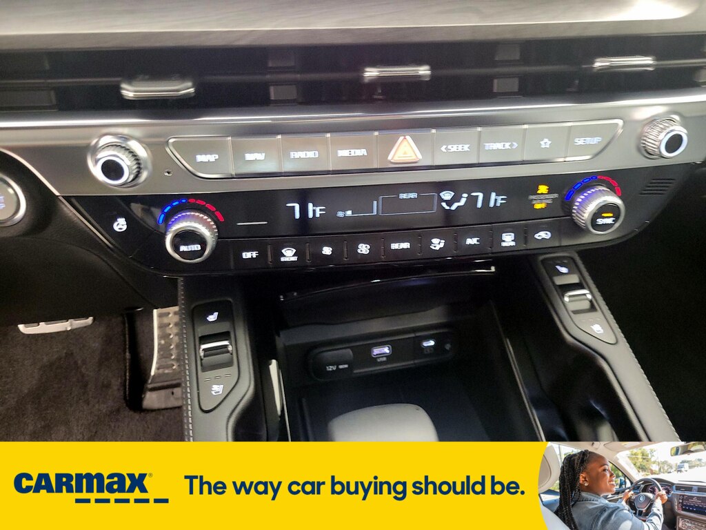 Vehicle image 21 of 29