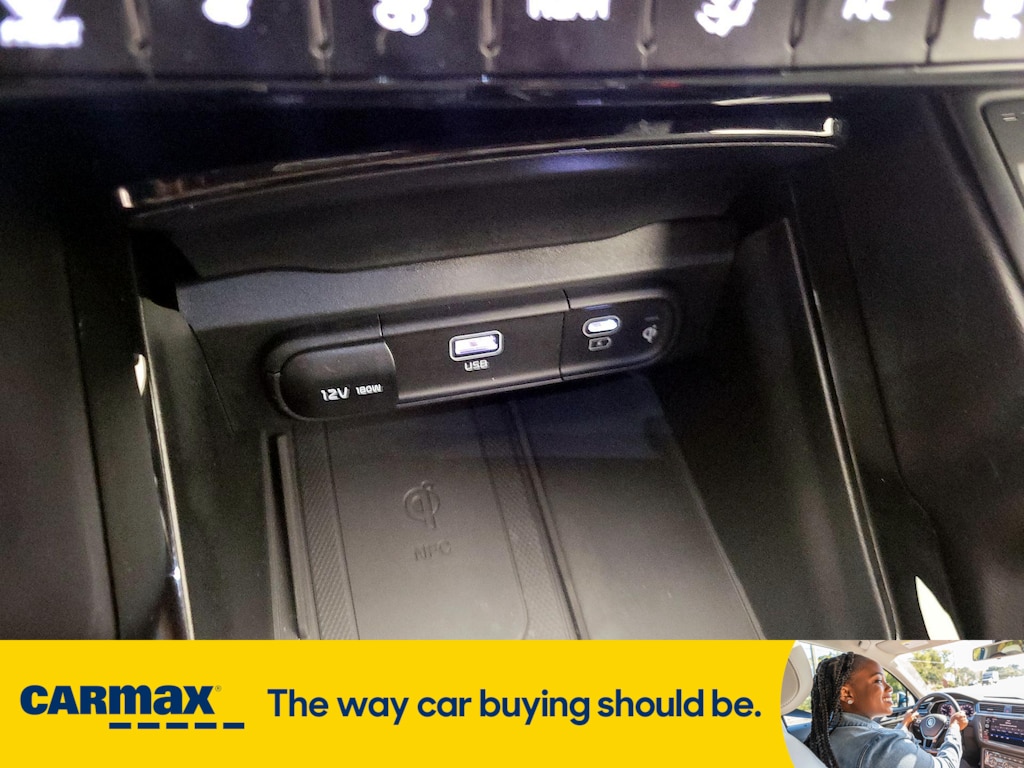 Vehicle image 23 of 29
