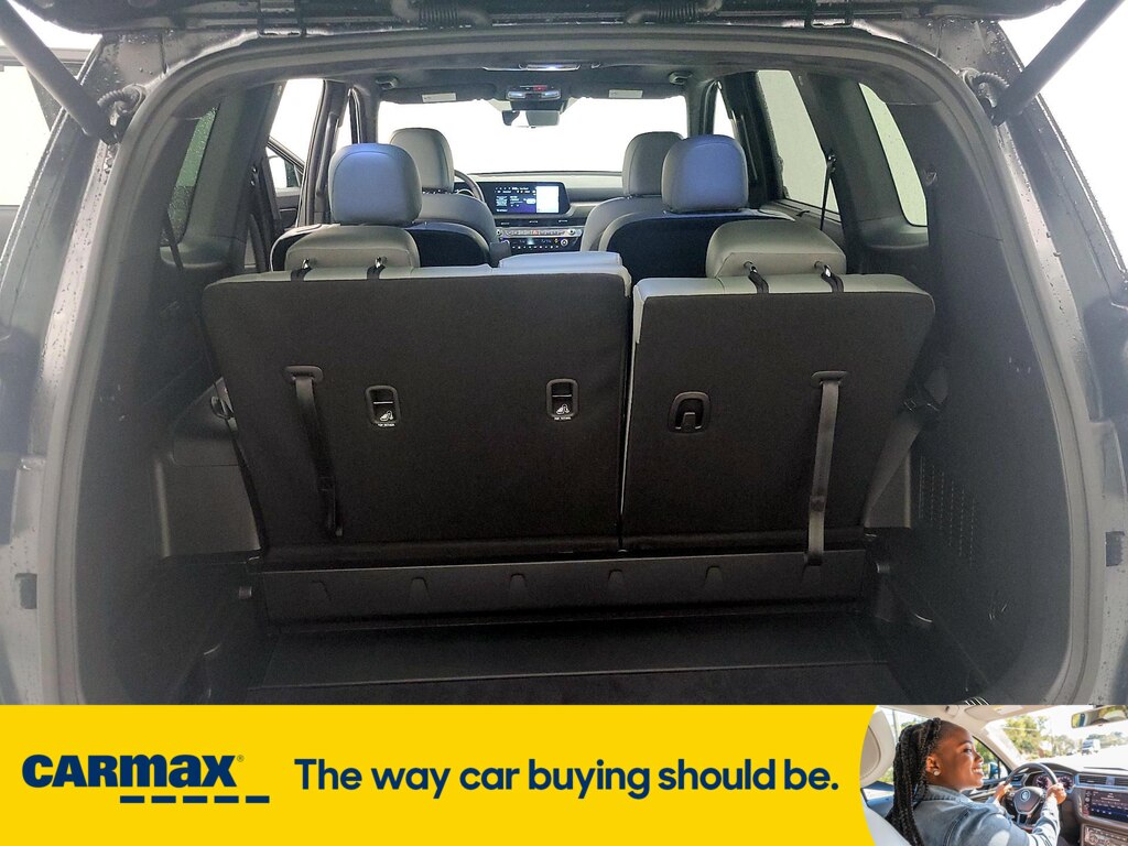 Vehicle image 27 of 29