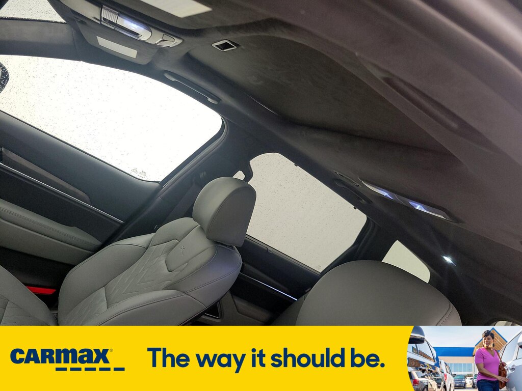 Vehicle image 24 of 29