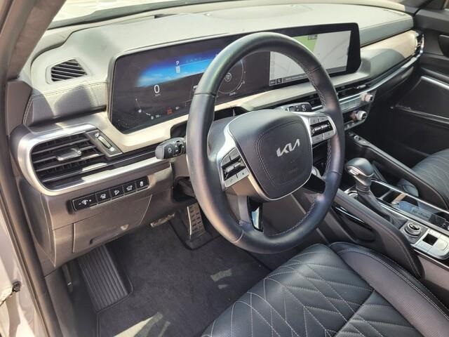 Vehicle image 16 of 34