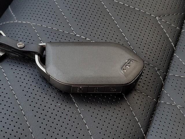 Vehicle image 27 of 34