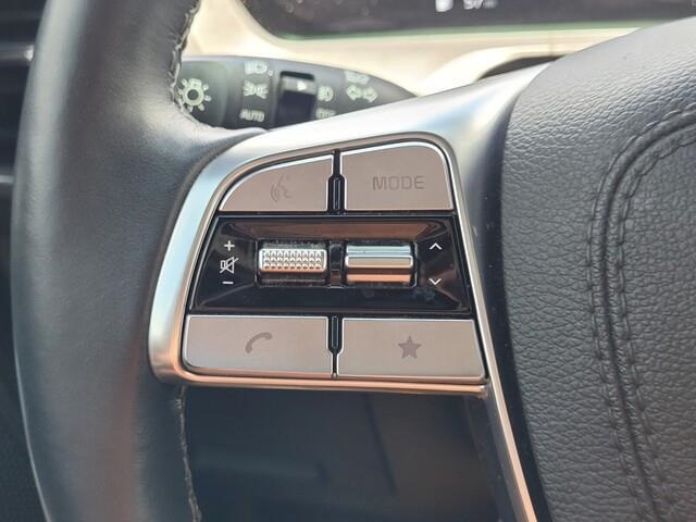 Vehicle image 28 of 34
