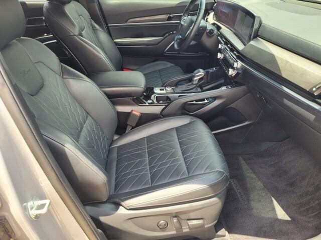 Vehicle image 10 of 34