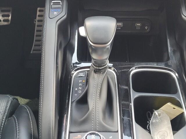 Vehicle image 24 of 34
