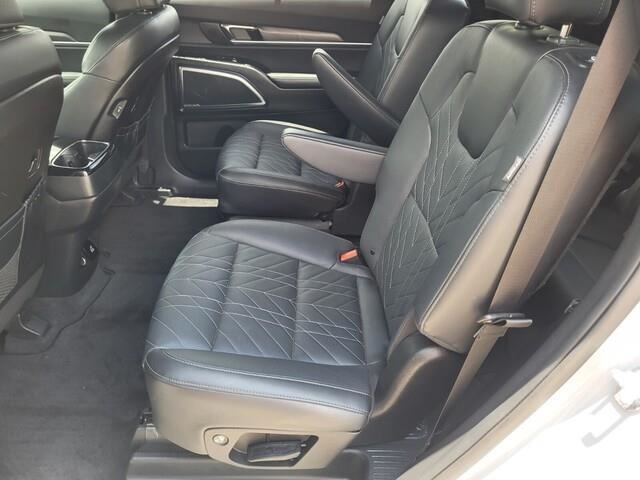 Vehicle image 13 of 34