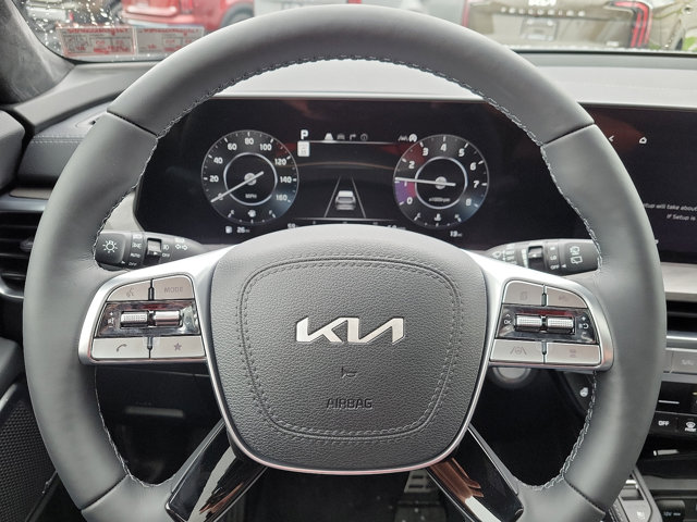 Vehicle image 17 of 33