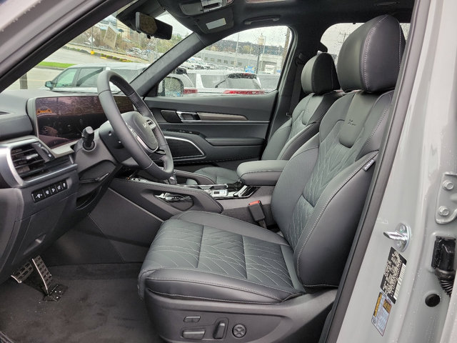 Vehicle image 12 of 33